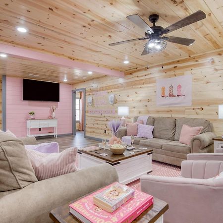 Pink Pines Avantstay Luxury Aesthetic Dream Home Indoor Pool Hot Tub Пиджен Фордж Екстериор снимка