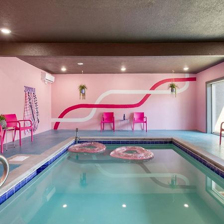 Pink Pines Avantstay Luxury Aesthetic Dream Home Indoor Pool Hot Tub Пиджен Фордж Екстериор снимка