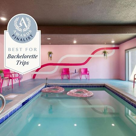 Pink Pines Avantstay Luxury Aesthetic Dream Home Indoor Pool Hot Tub Пиджен Фордж Екстериор снимка