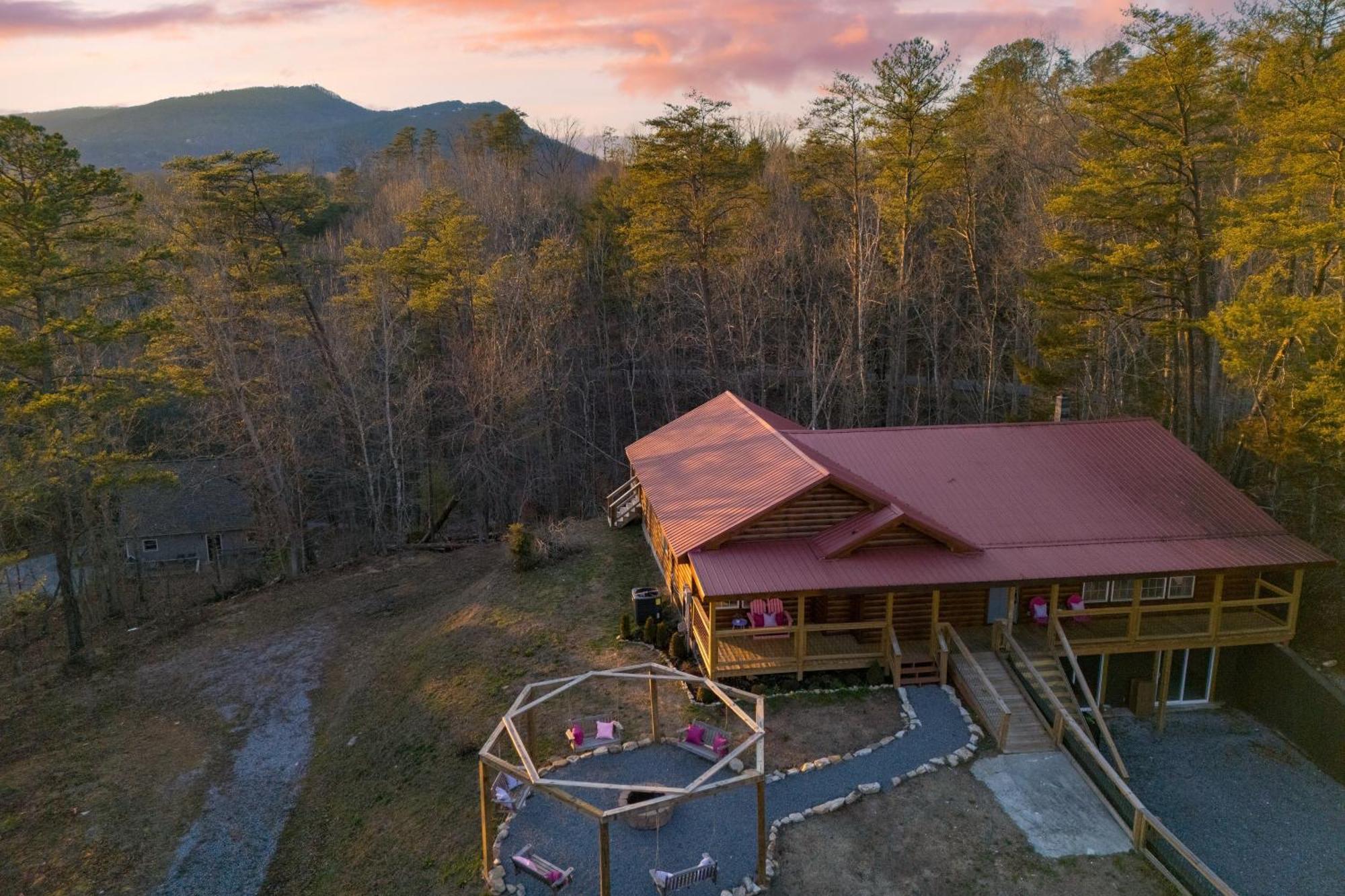 Pink Pines Avantstay Luxury Aesthetic Dream Home Indoor Pool Hot Tub Пиджен Фордж Екстериор снимка