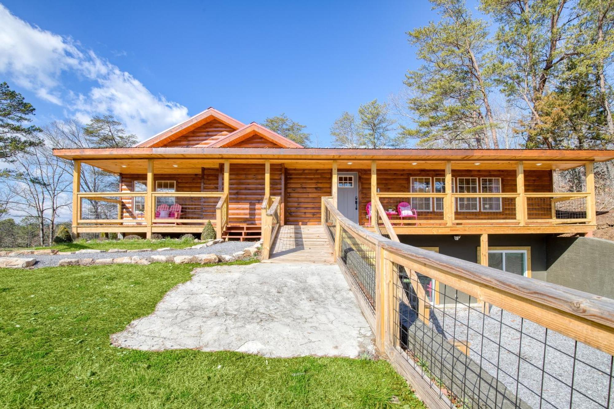 Pink Pines Avantstay Luxury Aesthetic Dream Home Indoor Pool Hot Tub Пиджен Фордж Екстериор снимка