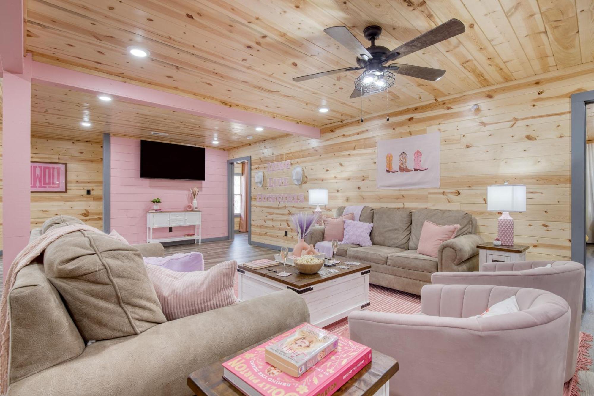 Pink Pines Avantstay Luxury Aesthetic Dream Home Indoor Pool Hot Tub Пиджен Фордж Екстериор снимка