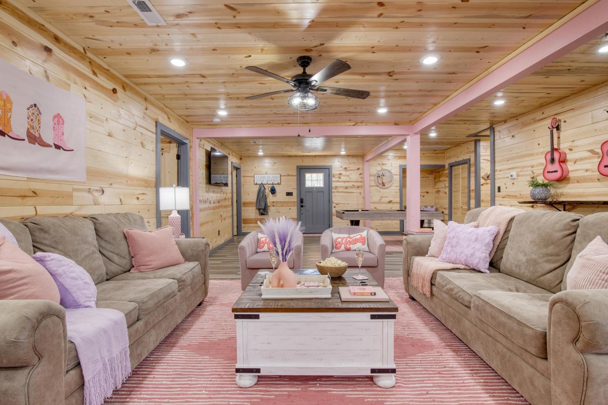 Pink Pines Avantstay Luxury Aesthetic Dream Home Indoor Pool Hot Tub Пиджен Фордж Екстериор снимка
