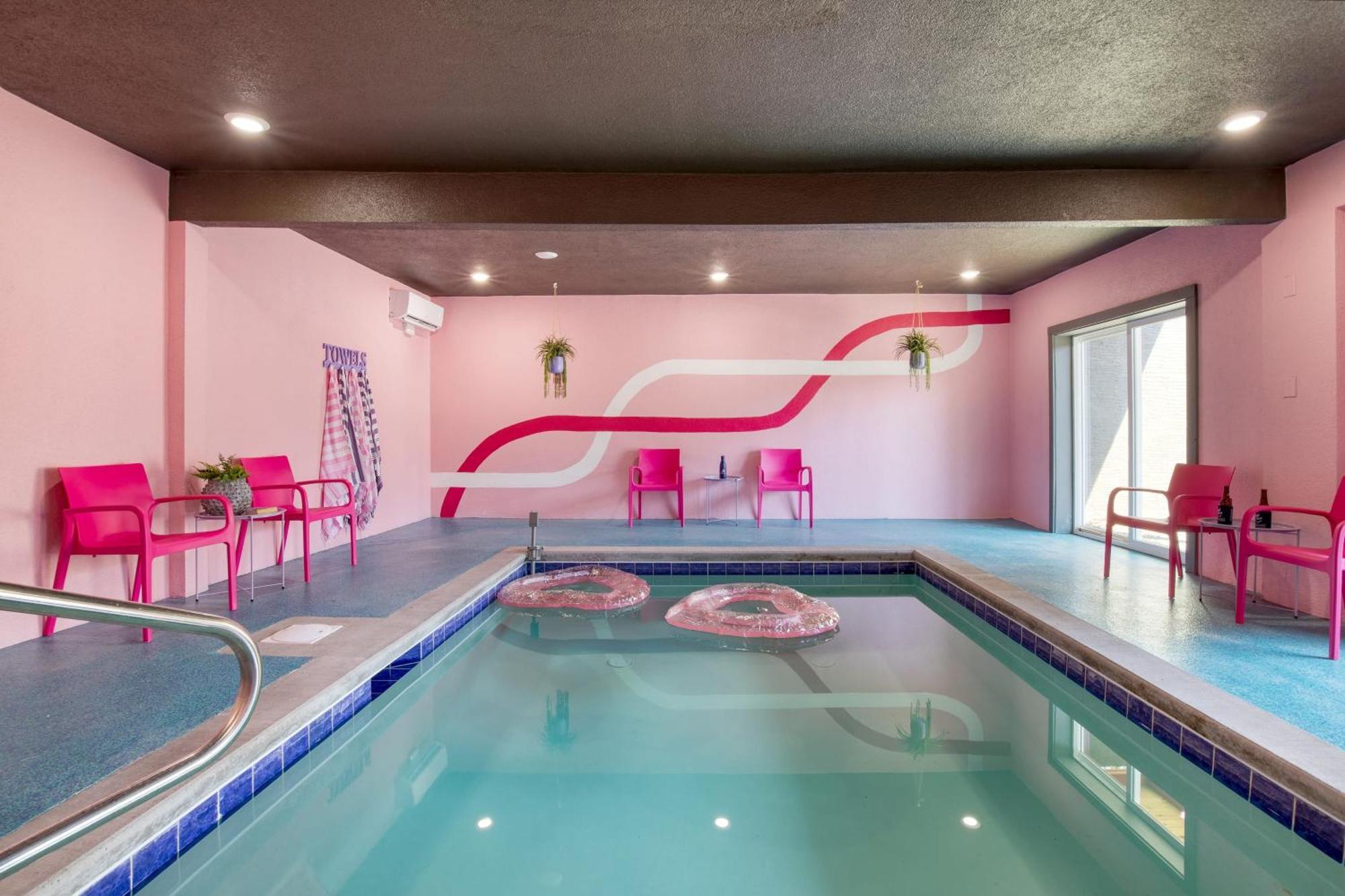 Pink Pines Avantstay Luxury Aesthetic Dream Home Indoor Pool Hot Tub Пиджен Фордж Екстериор снимка