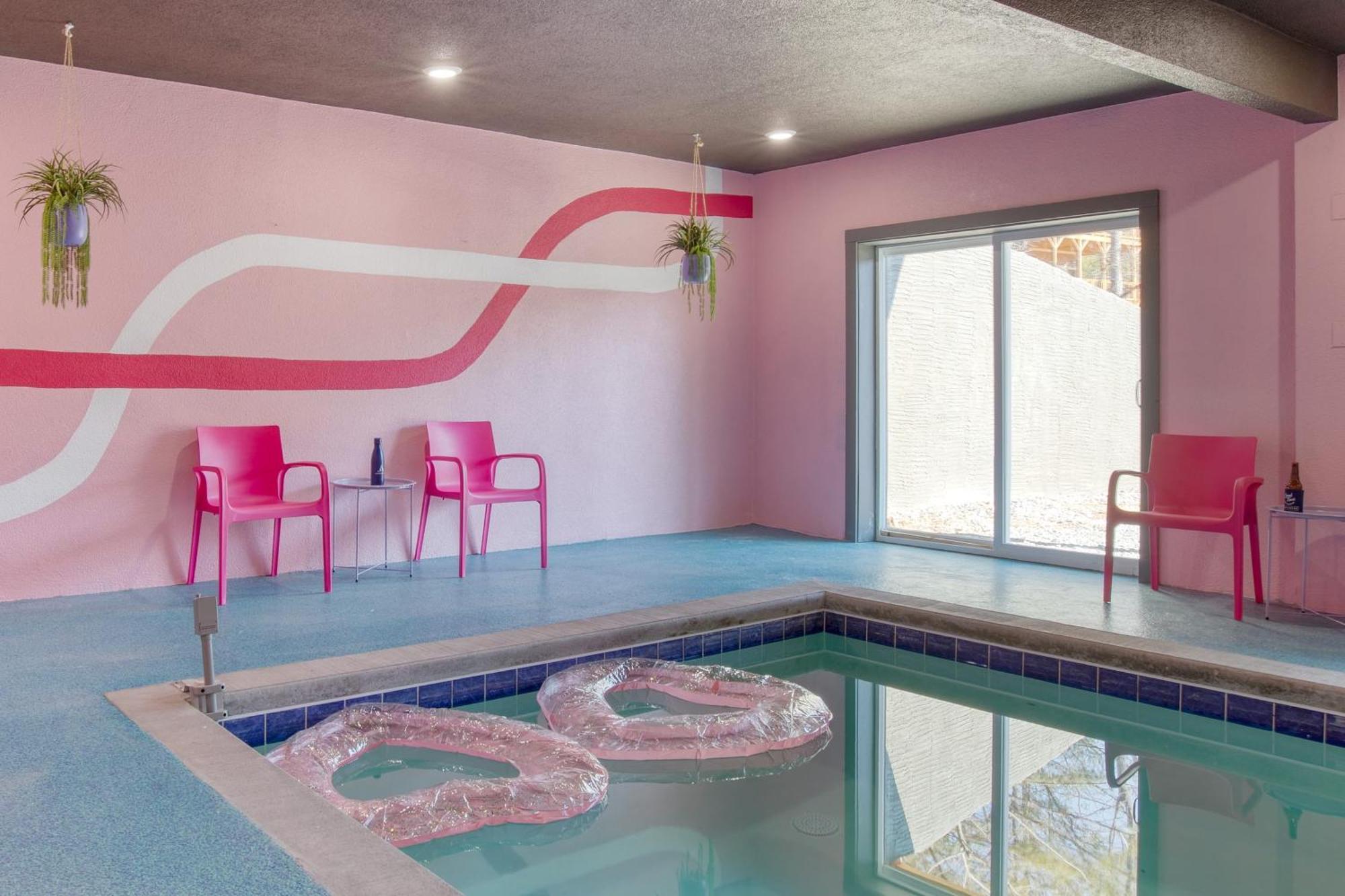 Pink Pines Avantstay Luxury Aesthetic Dream Home Indoor Pool Hot Tub Пиджен Фордж Екстериор снимка