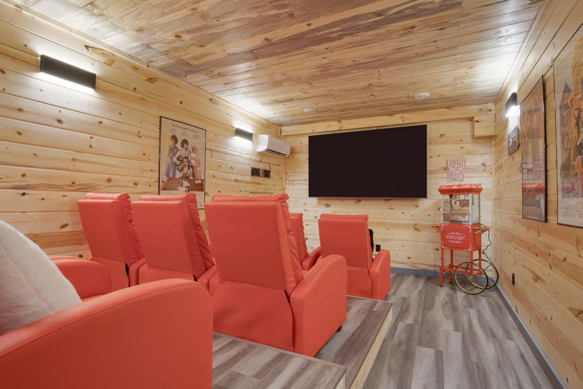 Pink Pines Avantstay Luxury Aesthetic Dream Home Indoor Pool Hot Tub Пиджен Фордж Екстериор снимка