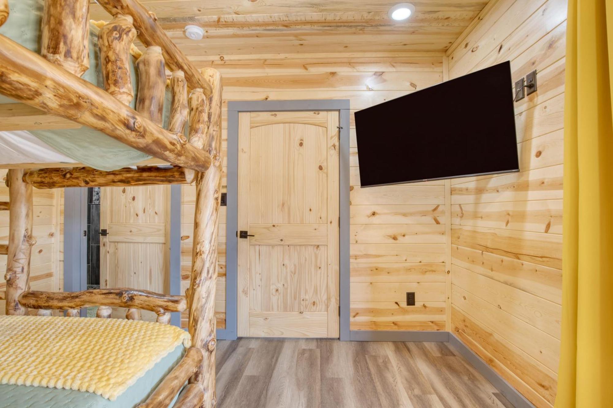 Pink Pines Avantstay Luxury Aesthetic Dream Home Indoor Pool Hot Tub Пиджен Фордж Екстериор снимка