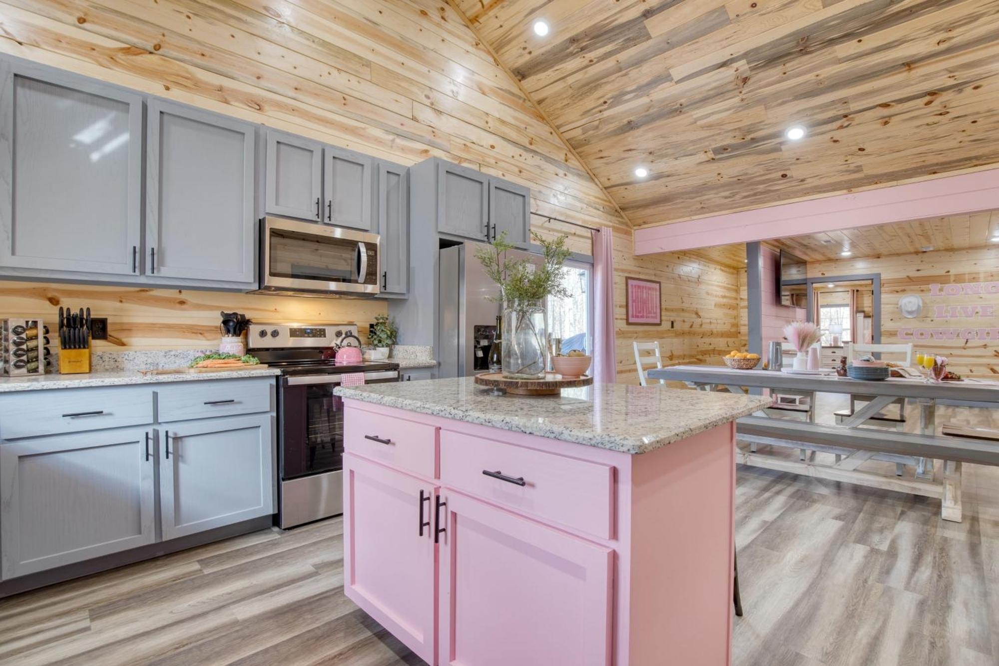 Pink Pines Avantstay Luxury Aesthetic Dream Home Indoor Pool Hot Tub Пиджен Фордж Екстериор снимка