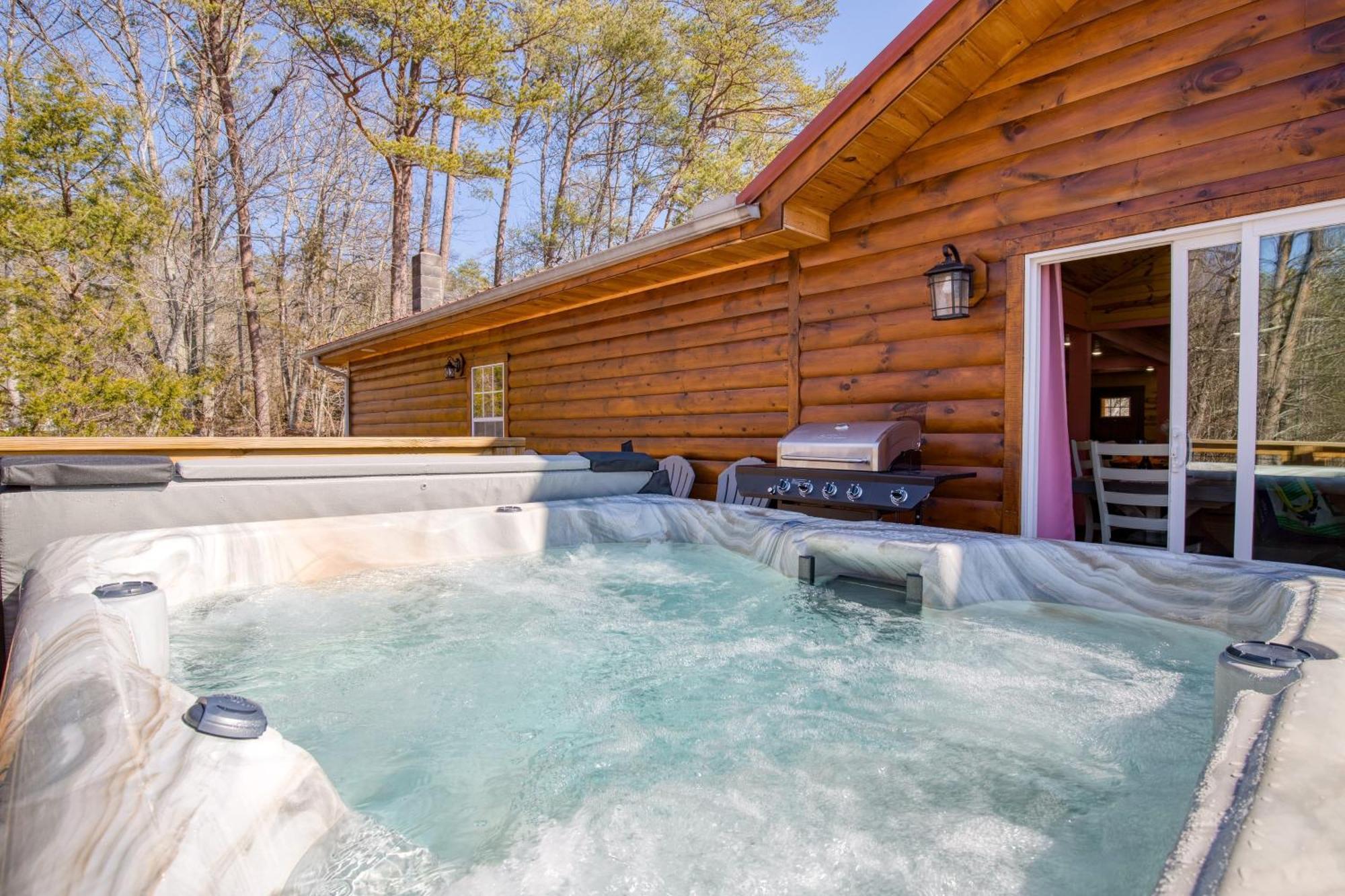 Pink Pines Avantstay Luxury Aesthetic Dream Home Indoor Pool Hot Tub Пиджен Фордж Екстериор снимка