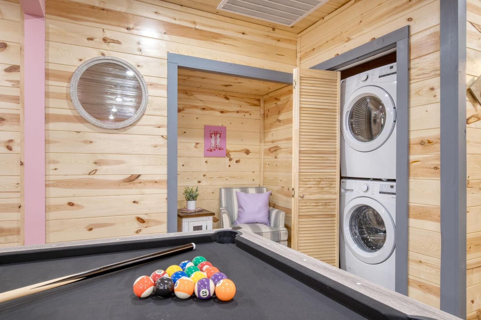 Pink Pines Avantstay Luxury Aesthetic Dream Home Indoor Pool Hot Tub Пиджен Фордж Екстериор снимка